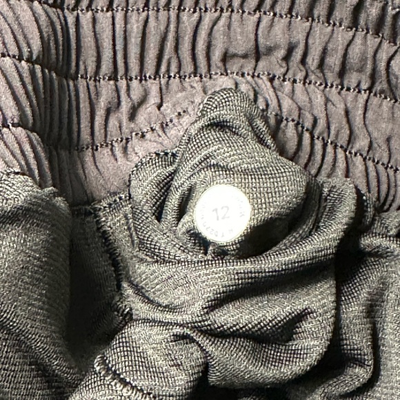 Lululemon Hotty Hot Shorts Size 12 Black 4” inseam - Picture 5 of 6